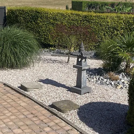 Des Tours Bed and Breakfast *